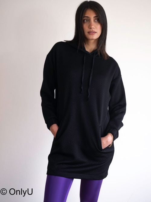 Sofi sport dress with hood made of elastic fabric with long sleeves.