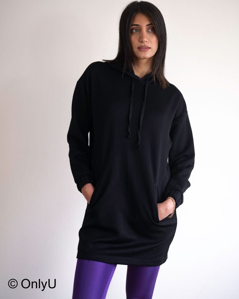 Sofi sport dress with hood made of elastic fabric with long sleeves.